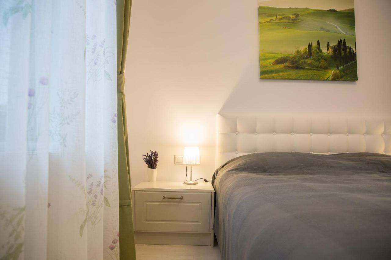 Sunny November Apartman Brassó Kültér fotó